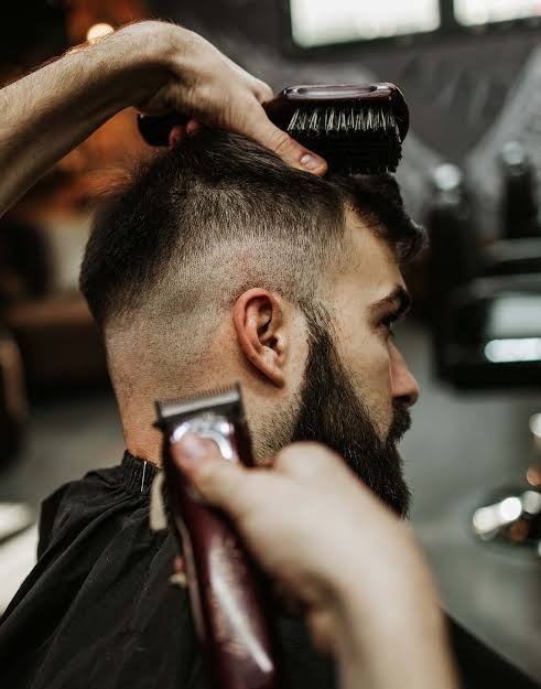 Corte degradado fade con máquina y peine